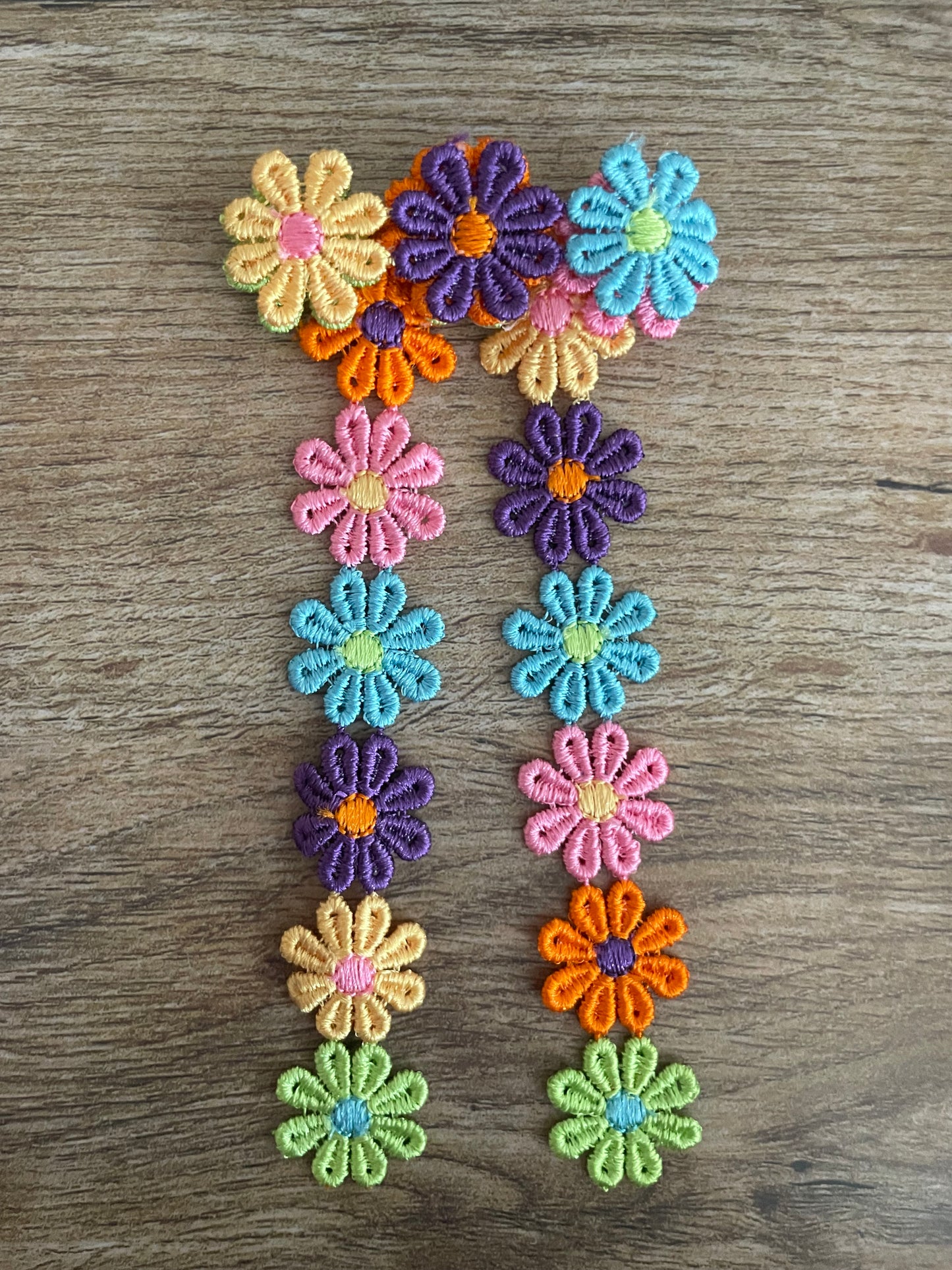 Embroidered Colorful Daisy Dolly Bow